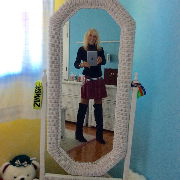 BCBG faux leather mini skirt - Picture 2 of 6